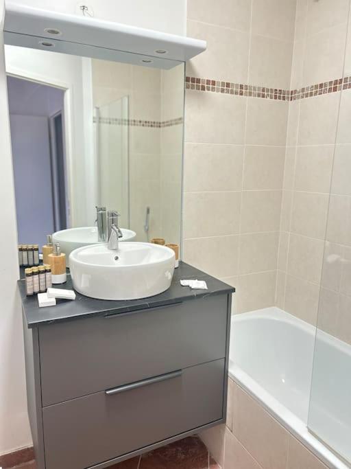 Once Upon A Time - 7Min From Disneyland - Free Private Parking - Self Checkin - Balcony - Barbecue Magny-le-Hongre Exteriör bild